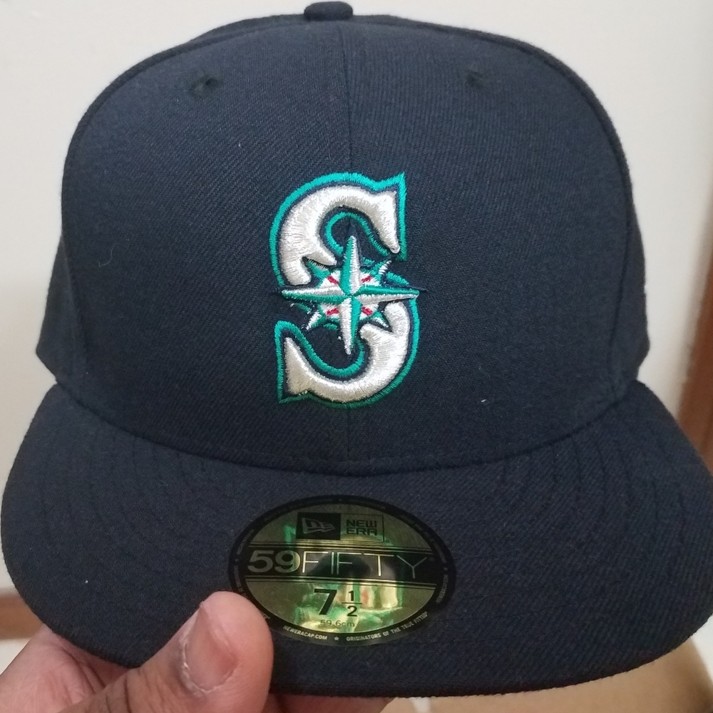 New Era: MLB Seattle Mariners fitted. Size 7 1/2